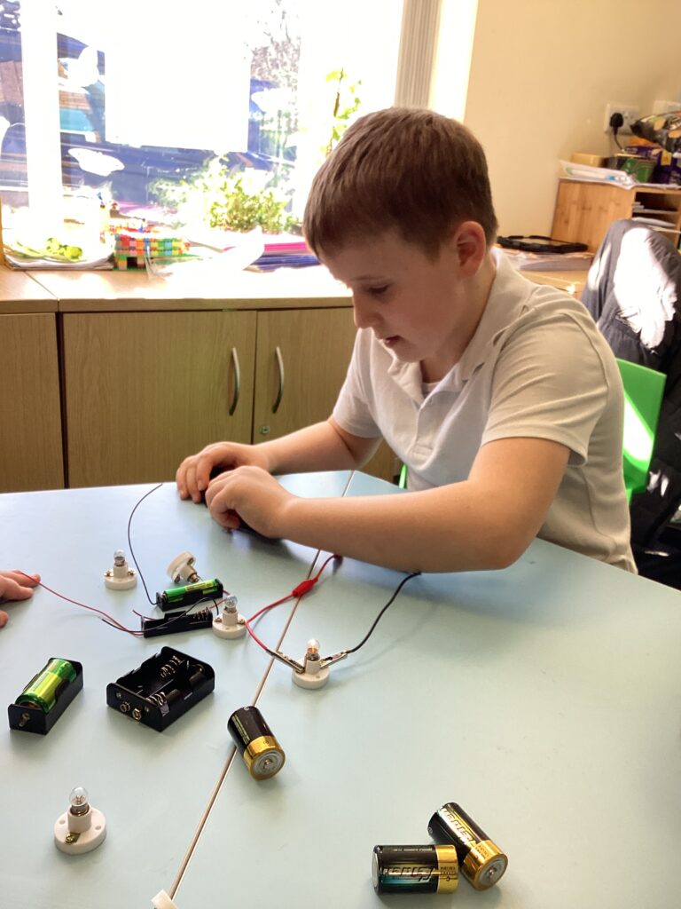 Engaging science learning focused on problem-solving and experimentation